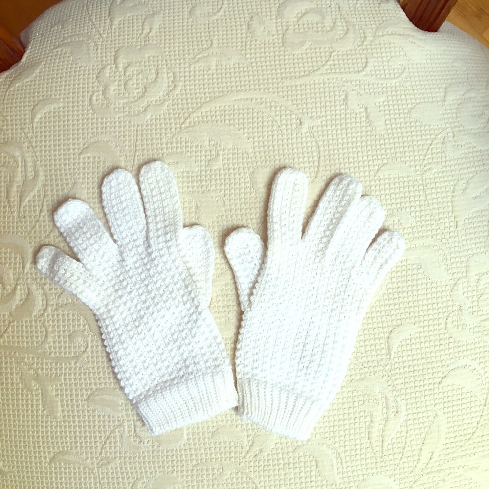 Vintage white cotton knit gloves